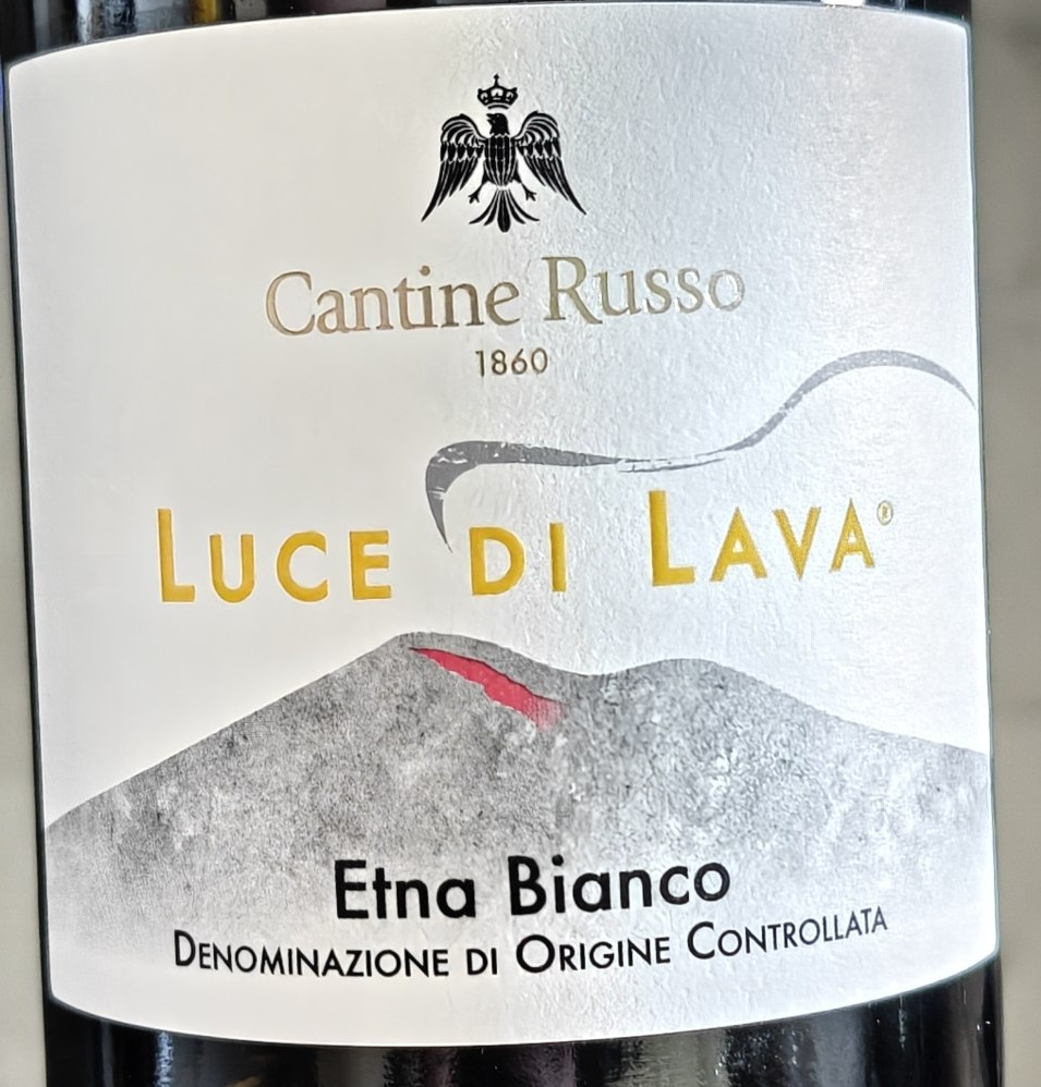 Наш снимок этикетки Luce di Lava Etna Bianco